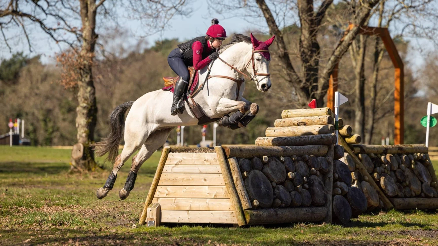 LeMieux Carbon Mesh Close Contact Half Square - Image 10