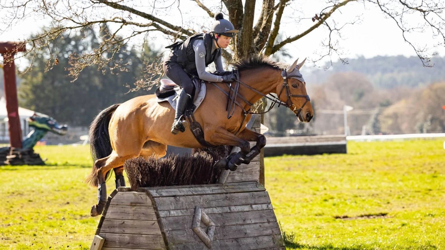 LeMieux Carbon Mesh Close Contact Half Square - Image 5